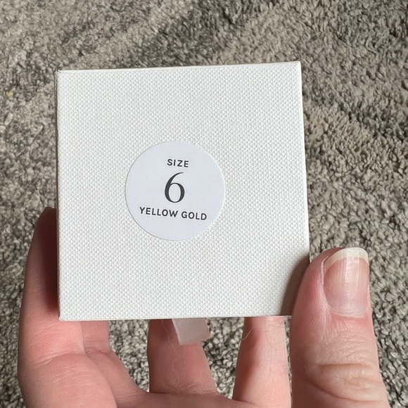 Paris Jewellers x Jilly Box heart shaped ring size 6 yellow Gold - Picture 2 of 5